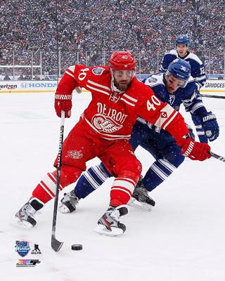 2014 Winter Classic Unsigned 8X10 Photo - Henrik Zetterberg