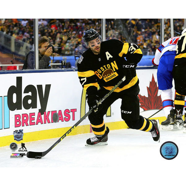 2016 Winter Classic Unsigned 8X10 Photo - Patrice Bergeron