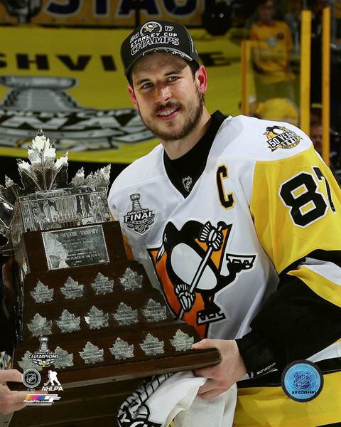 2017 Stanley Cup - Sidney Crosby w/Smythe Unsigned 8X10 Photo