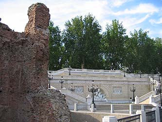 In Italy, modern art usually means 100 years or more ago.  Here the fountain is seen behind the ruins in Bologna, Italy