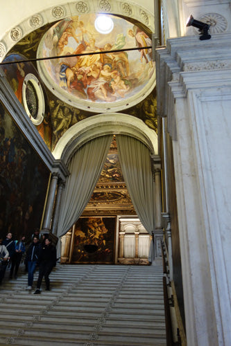 Circle architecture with ceiling paintings La Grande Scuola di San Rocco, Venice