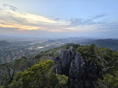 Pintu Wang Gunung panoramic view at the peak. Photo by Xiang En Huang.