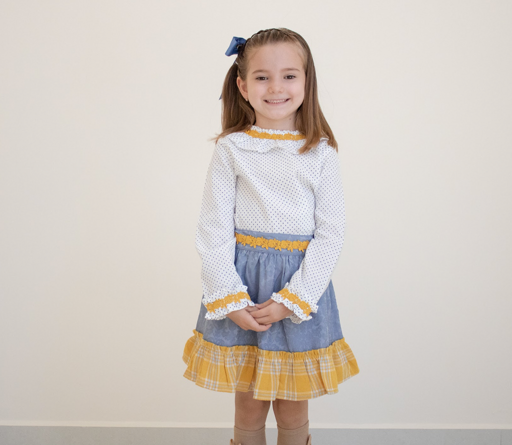 ❤️ Conjunto dos piezas falda azul con amarillo y blusa blanca de lunares detalles amarillos para niña | Newness Marioneta