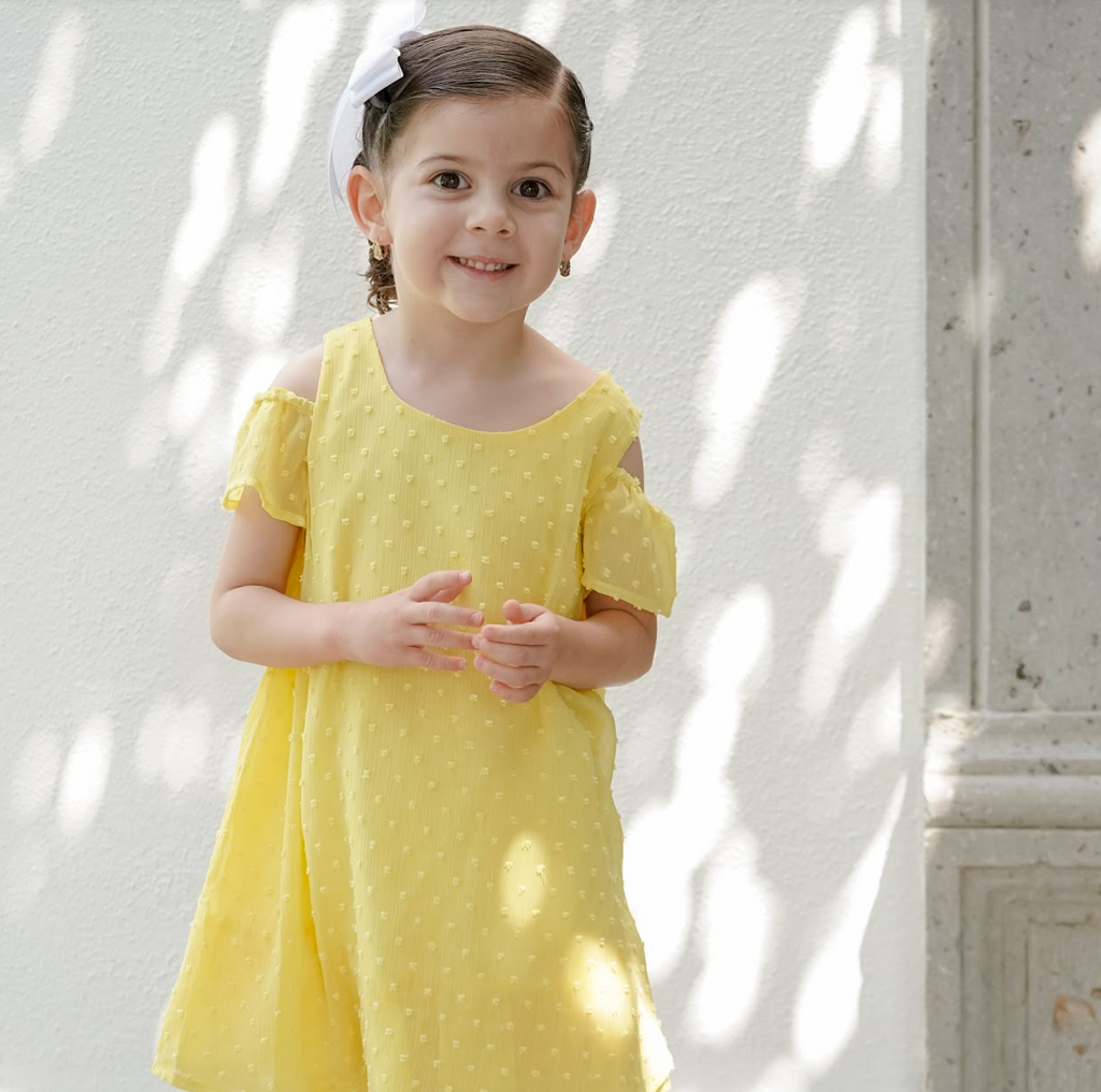 Saga Entretenimiento Deber ❤️ Vestido manga corta de plumeti color amarillo para niña | LOSAN |  Marioneta moda.
