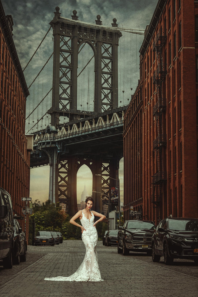 Yuliya Panchenko bride in front of Brooklyn Bridge