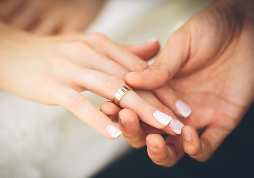 gold wedding band on finger