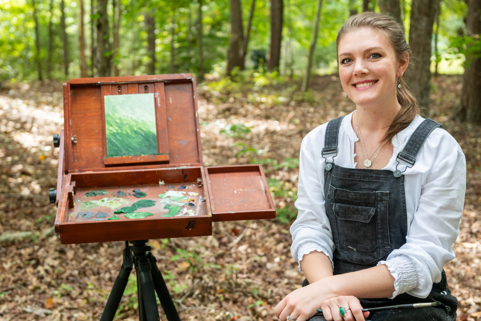 courtney hopkins with her painting easel outside