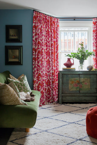 Colourful living room with tasteful patterns