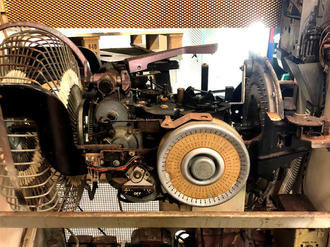 Restoring the mechanism of a vintage jukebox