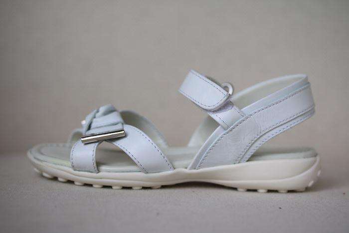 image of TOD'S JUNIOR GIRLS WHITE LEATHER SANDALS EU 26 UK 8.5