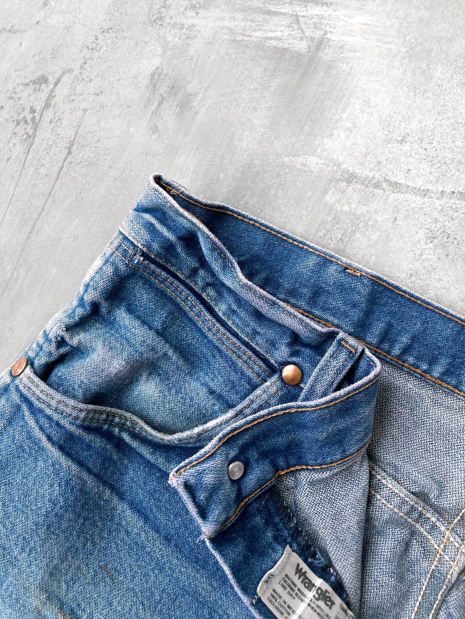 Distressed Wrangler Jeans Y2K - 34x31 – Lot 1 Vintage