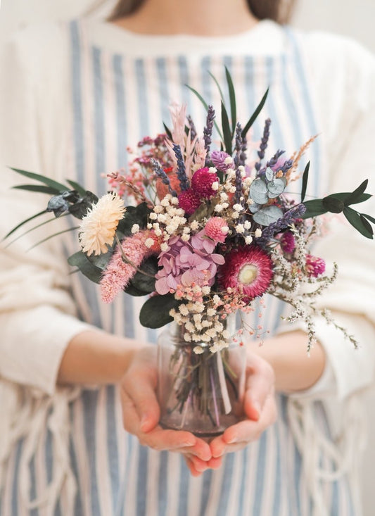 Ramo de flores preservadas estilo silvestre de tonos otoñales