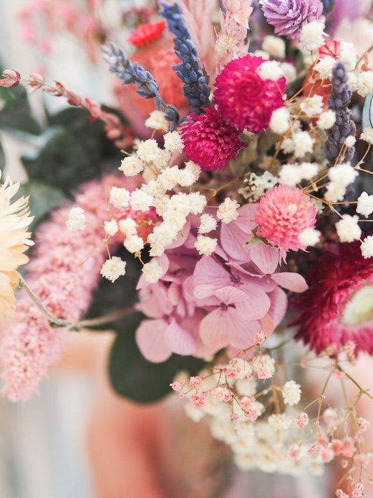 Ramo de flores preservadas estilo silvestre de tonos otoñales