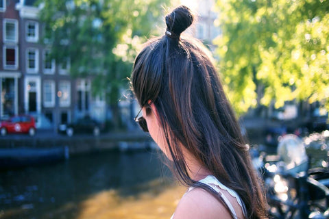 30+ Messy Bun Hairstyles That Are Easy To Do For Every Hair Type