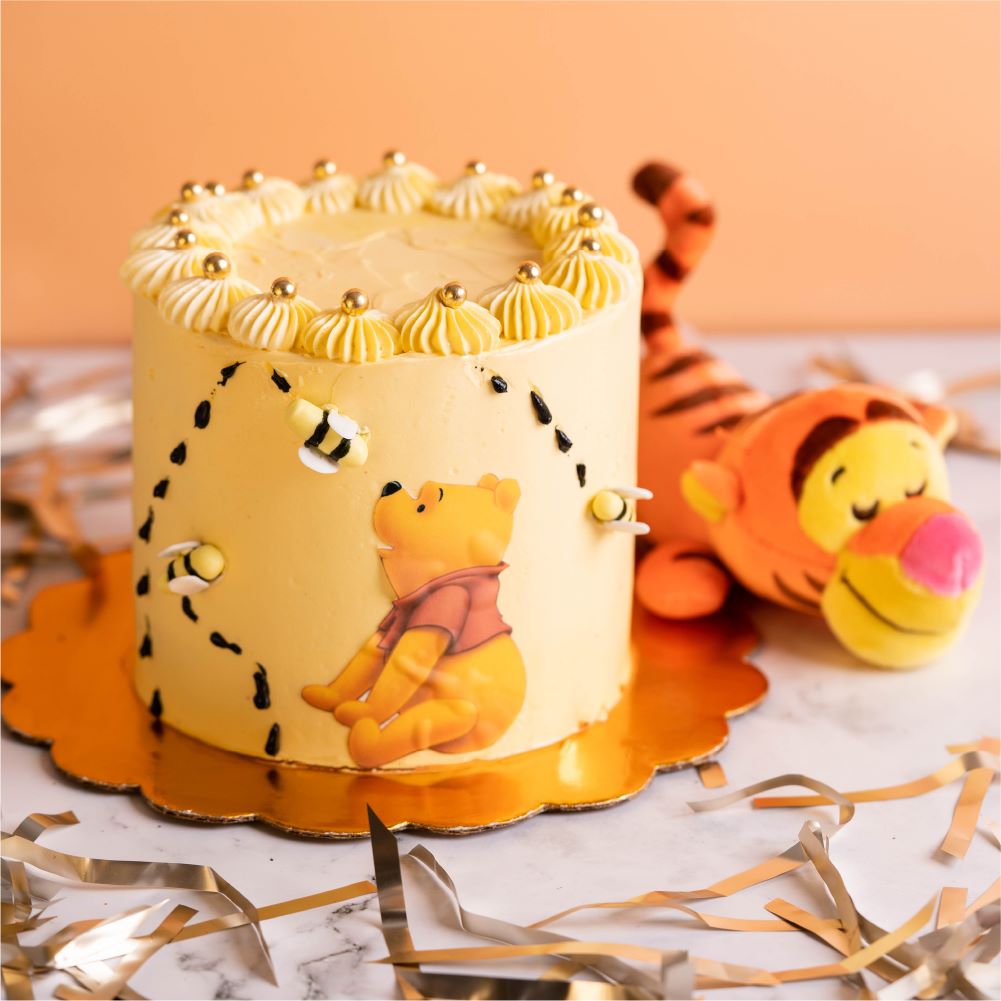 Pooh mini cake— Ludic Atelier