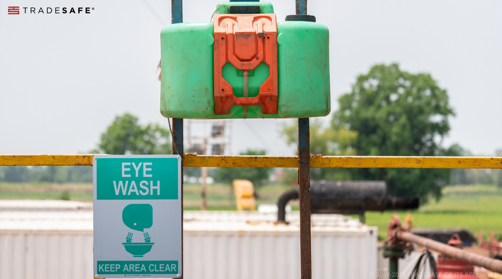 portable emergency eyewash station with ANSI compliant sign