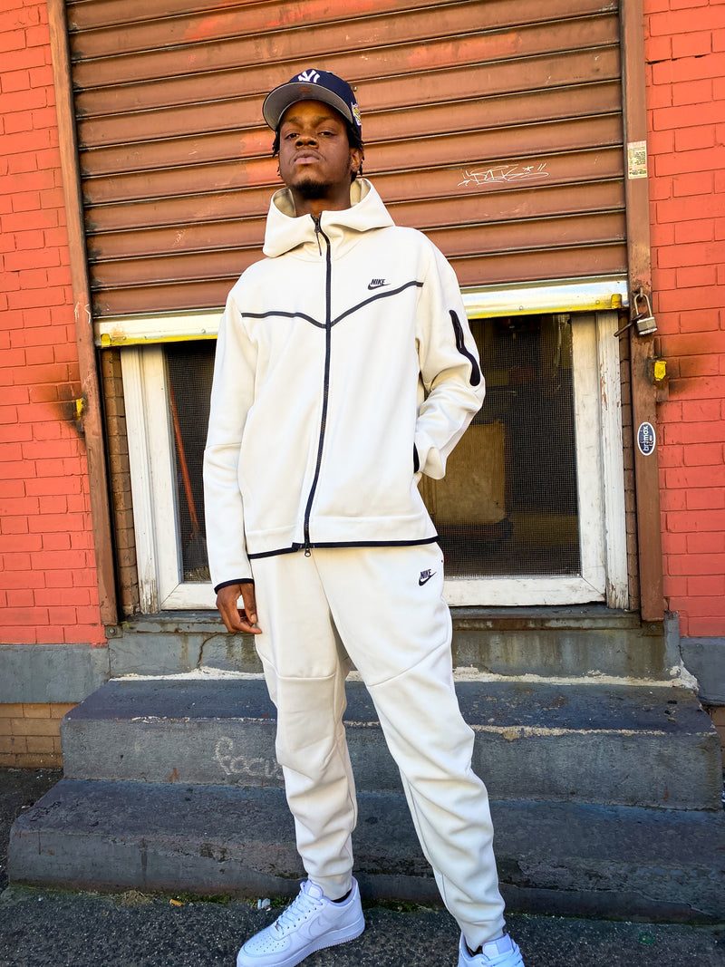 nike tech fleece bone