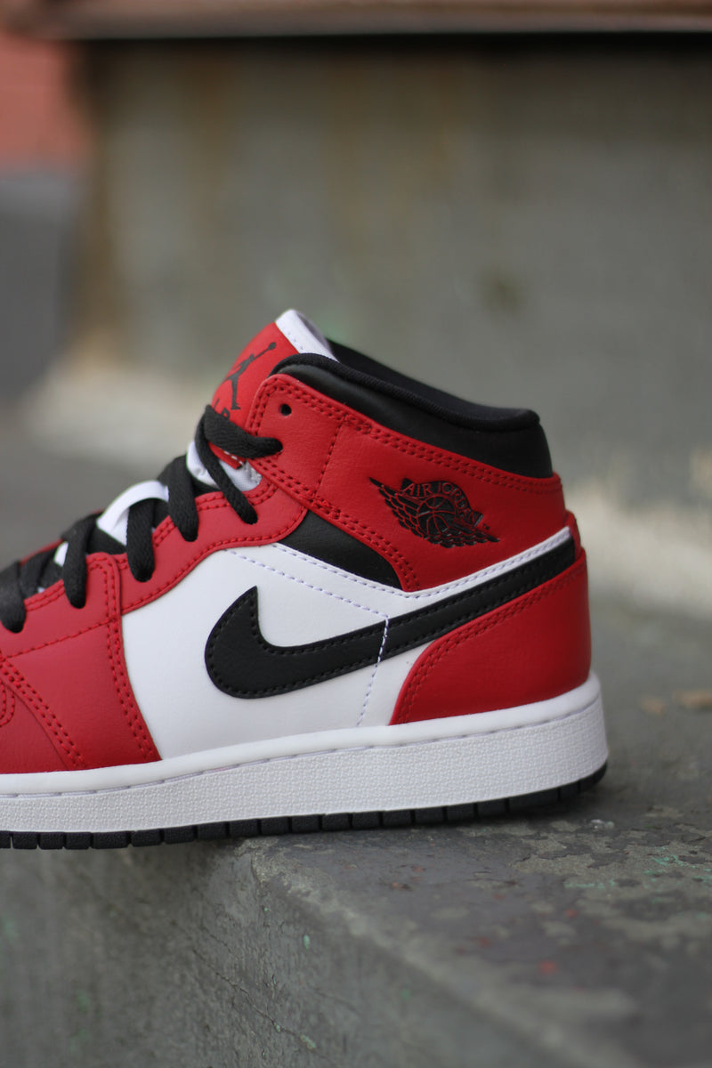 jordan 1 mid chi