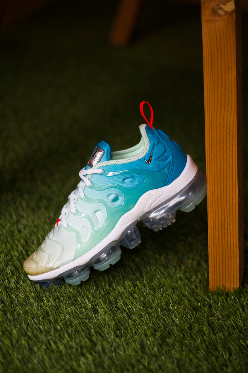 vapormax plus mint green