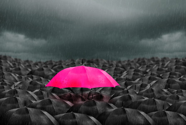 Pink-Umbrella-Above-Black-Umbrellas