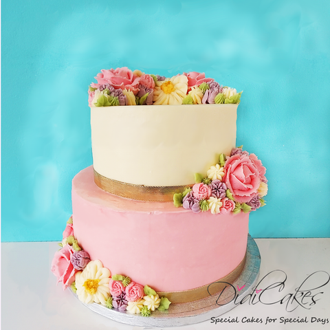 Piped flowers wedding cake