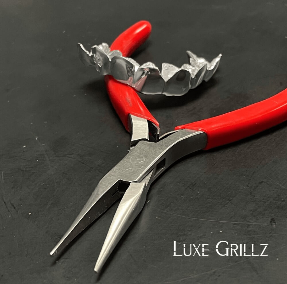 How to Make Grillz Fit Your Teeth: Easy Way To Make Grillz Tighter – Luxe  Grillz
