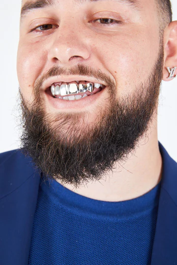 man with top 6 white gold grillz