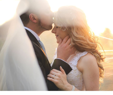 10 Romantic Wedding Couple Poses To Try Today! ​