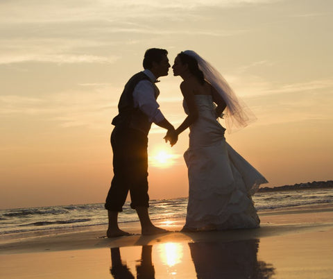 14 Outdoor Couple Poses for Unforgettable Portraits