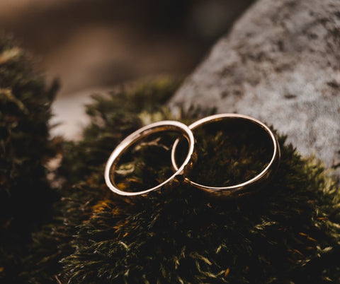 Elegant gothic wedding rings: black diamonds, skulls, sinister details •  Offbeat Wed (was Offbeat Bride)