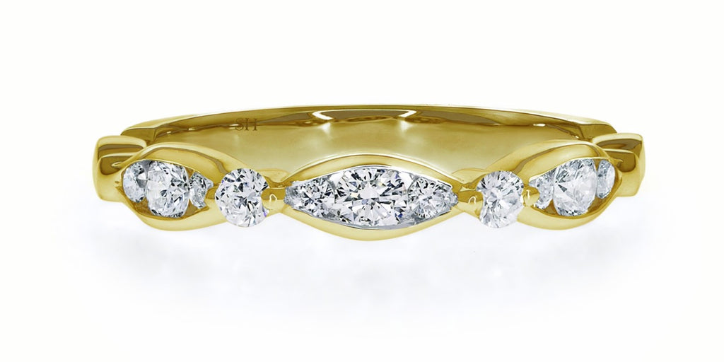 18k yellow gold wedding band