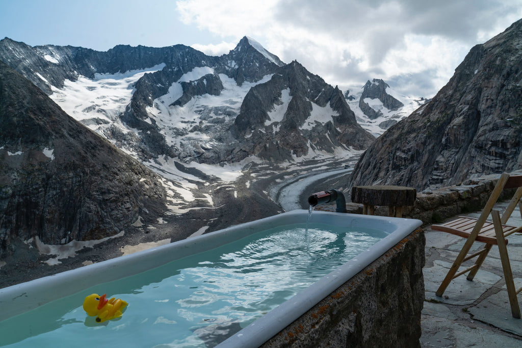 Outdoor bath in mountainous landscape.