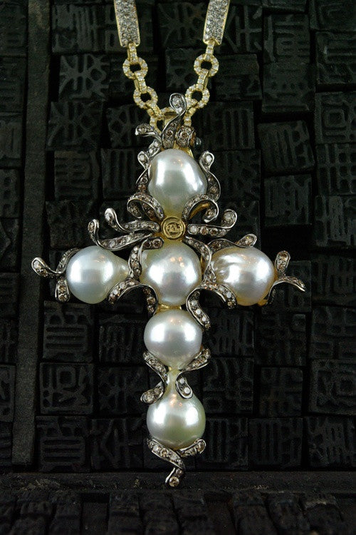 Robert Wander 18K Gold South Sea Pearl Cross Pendant with Chocolate Di