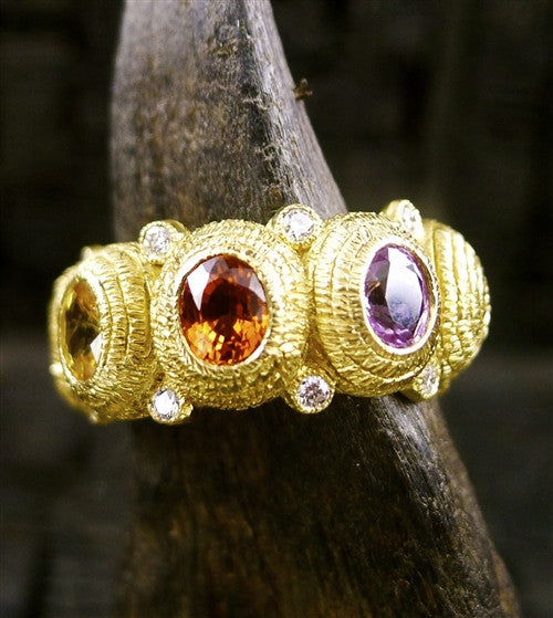 What Is The Best Diamond Color for Yellow Gold Rings? | Gem Rock Auctions