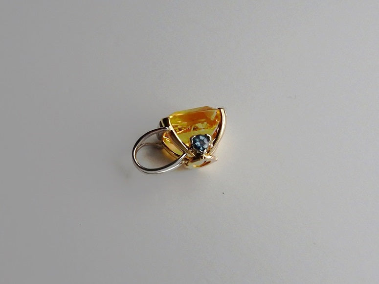 Yellow Sapphire and Alexandrite Pendant--side view