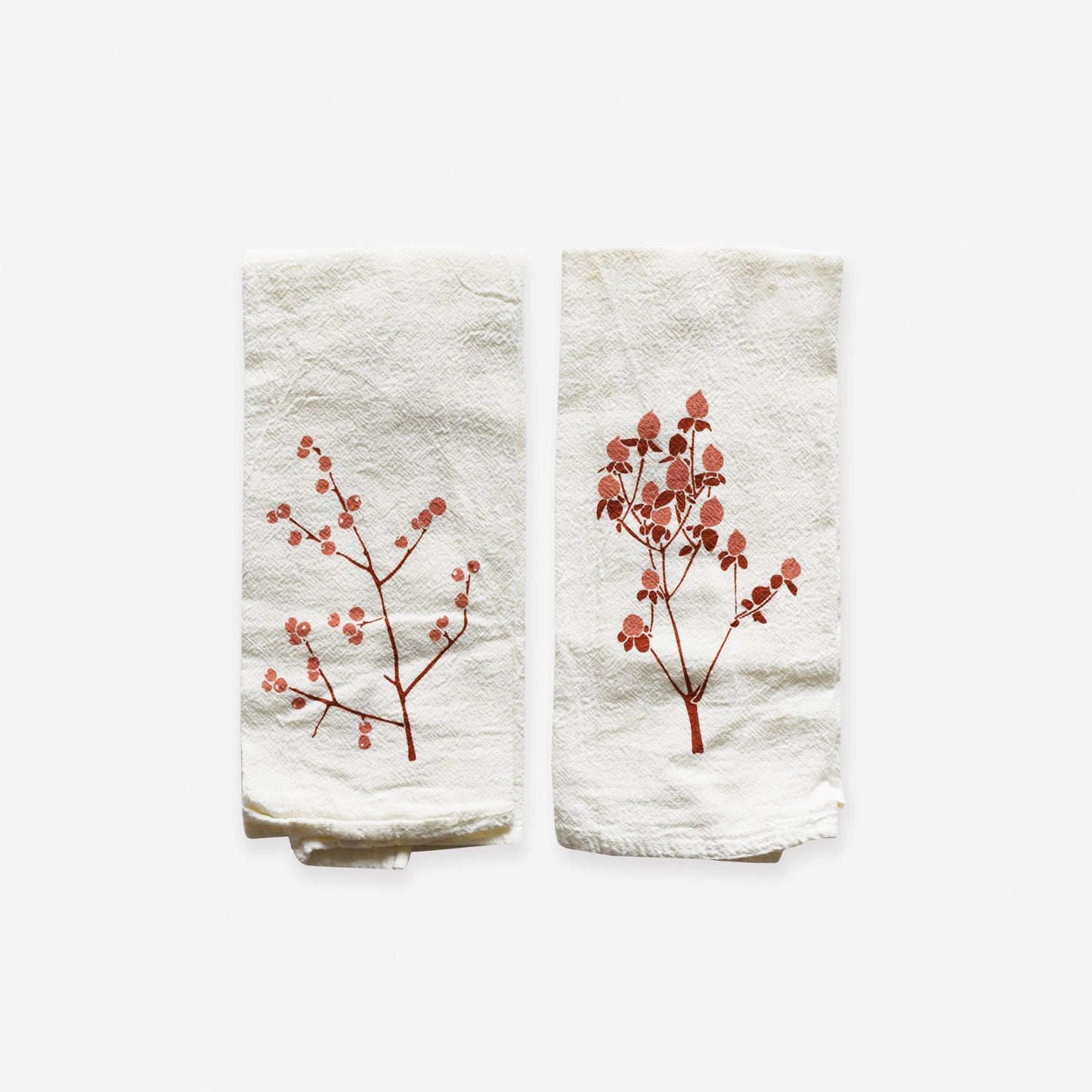 https://cdn.shopify.com/s/files/1/0406/4261/products/winterberries_napkins_by_june_and_december_1445x.jpg?v=1671133320