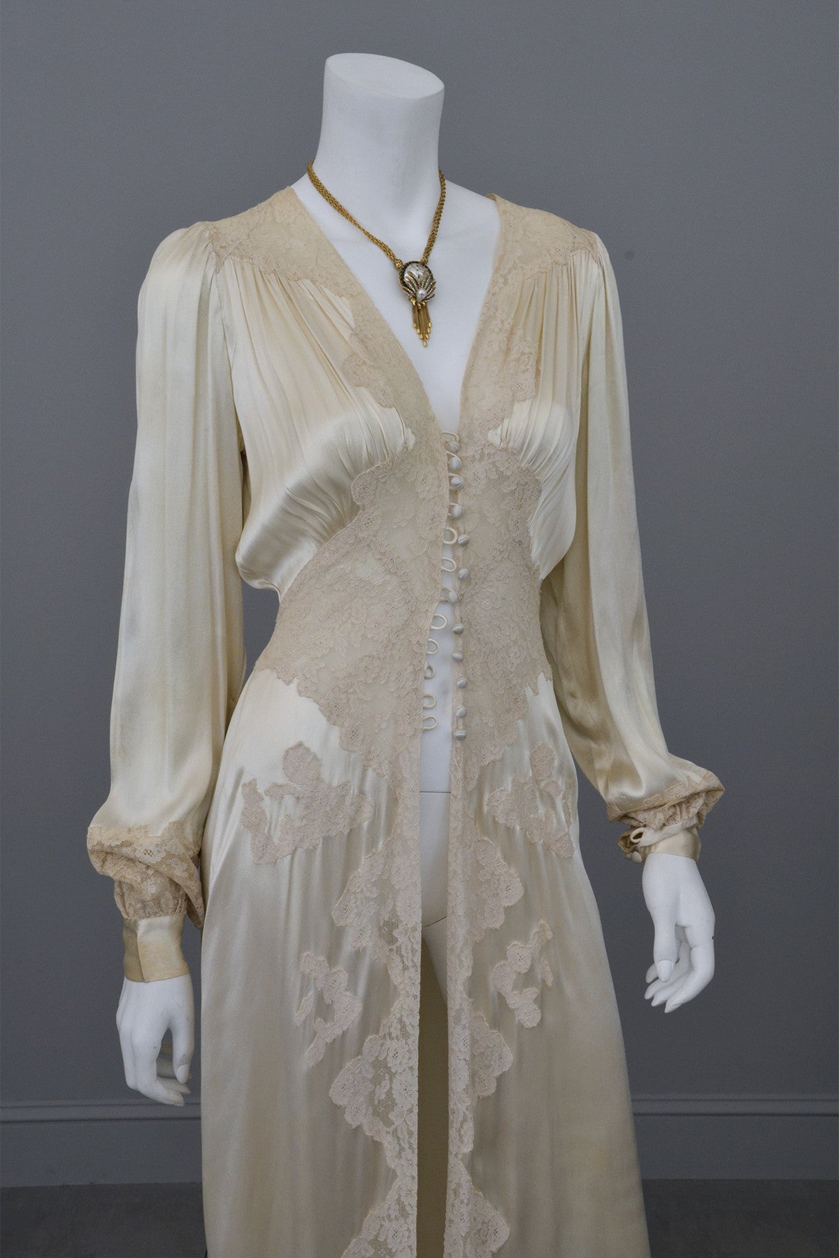 1930s vintage silk and lace robe deco negligee robe | VintageVirtuosa