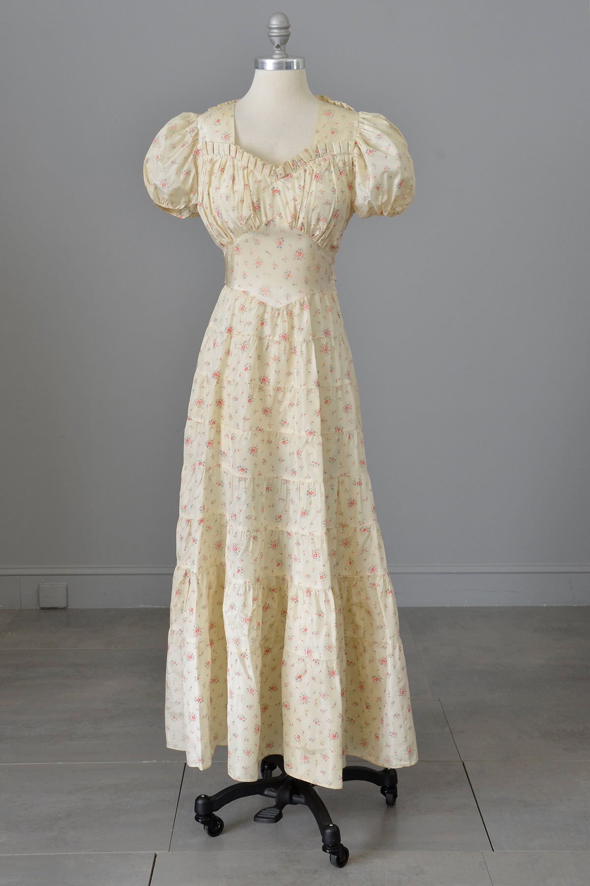 1930's Peasant Dress Tiny Flowers, Puff Sleeves, Full Tiered Skirt | C ...