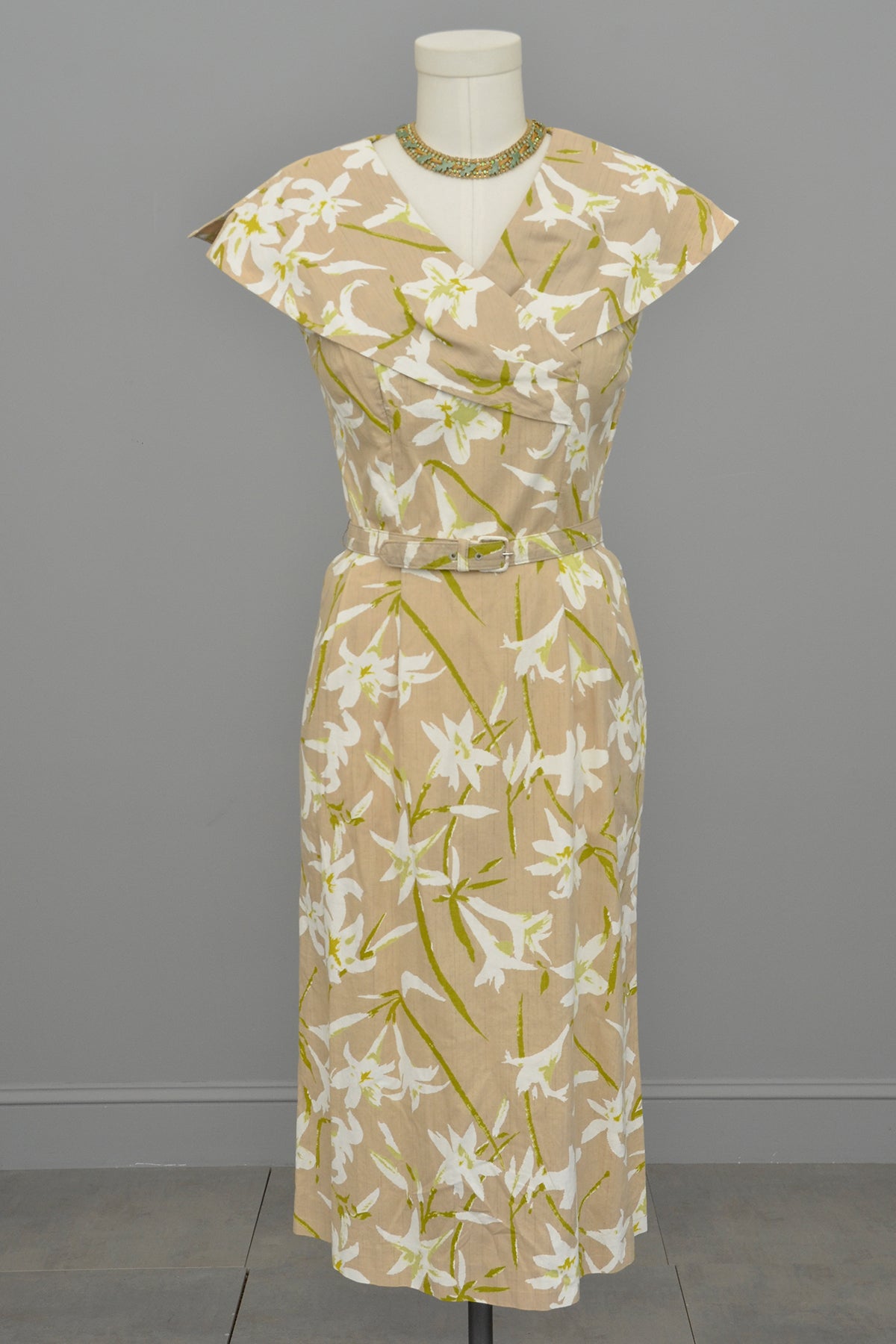 1940s 50s Taupe Novelty Lily Print Wiggle Dress | VintageVirtuosa
