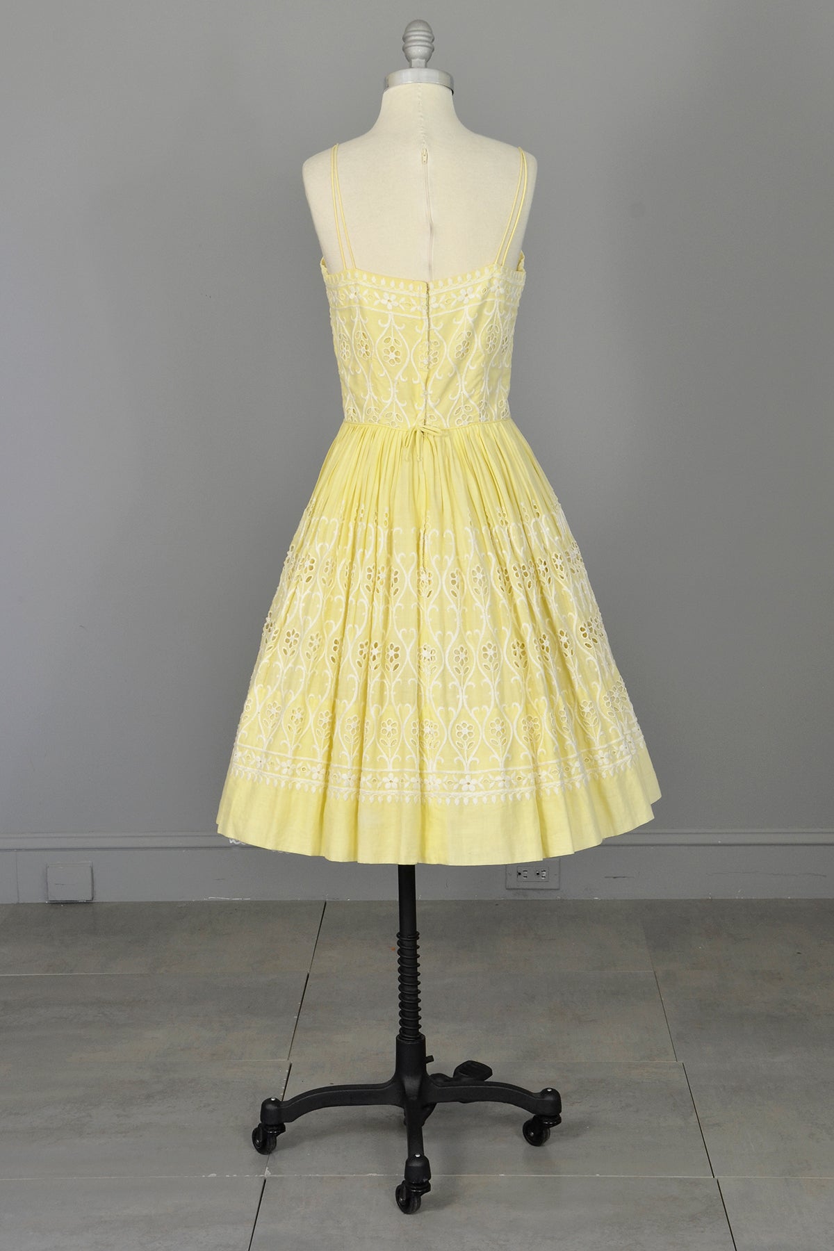 1950s Pale Yellow Embroidered Patio Dress | Pleated Full Skirt | Pinup ...