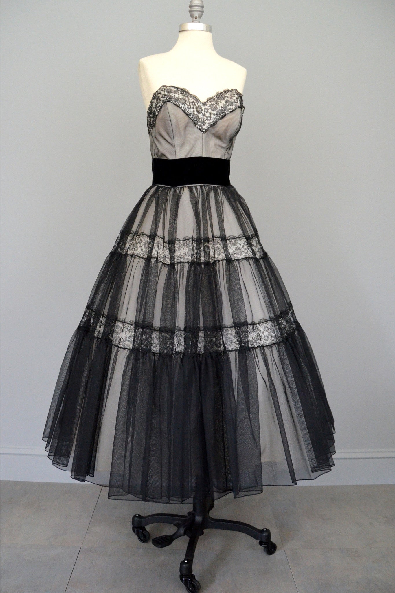 1950s Black Lace and Chiffon over Cream Taffeta Party Prom Dress ...