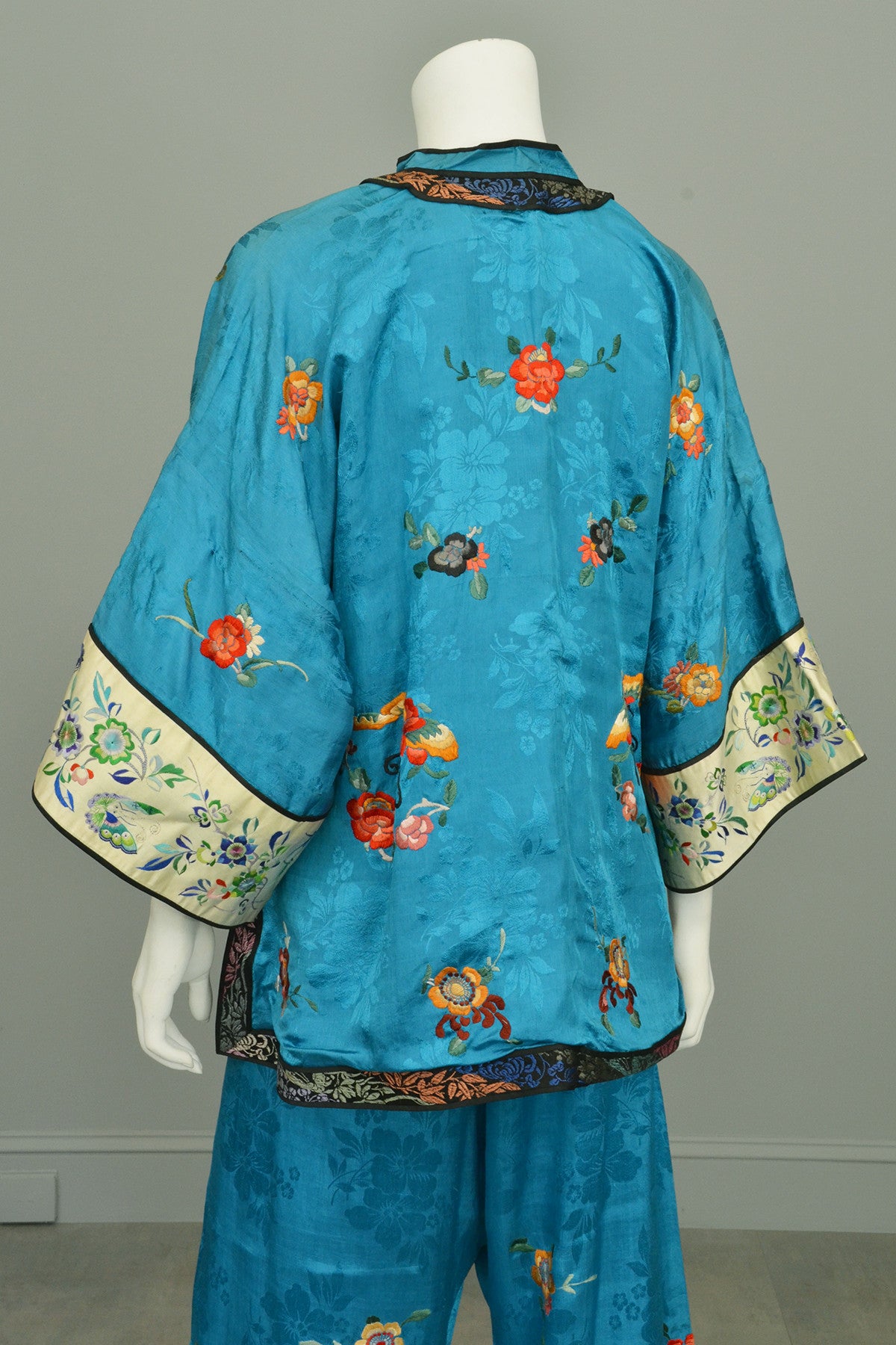 1930s Embroidered Chinese Silk Pajamas Loungewear Beach Pajamas Wide l ...