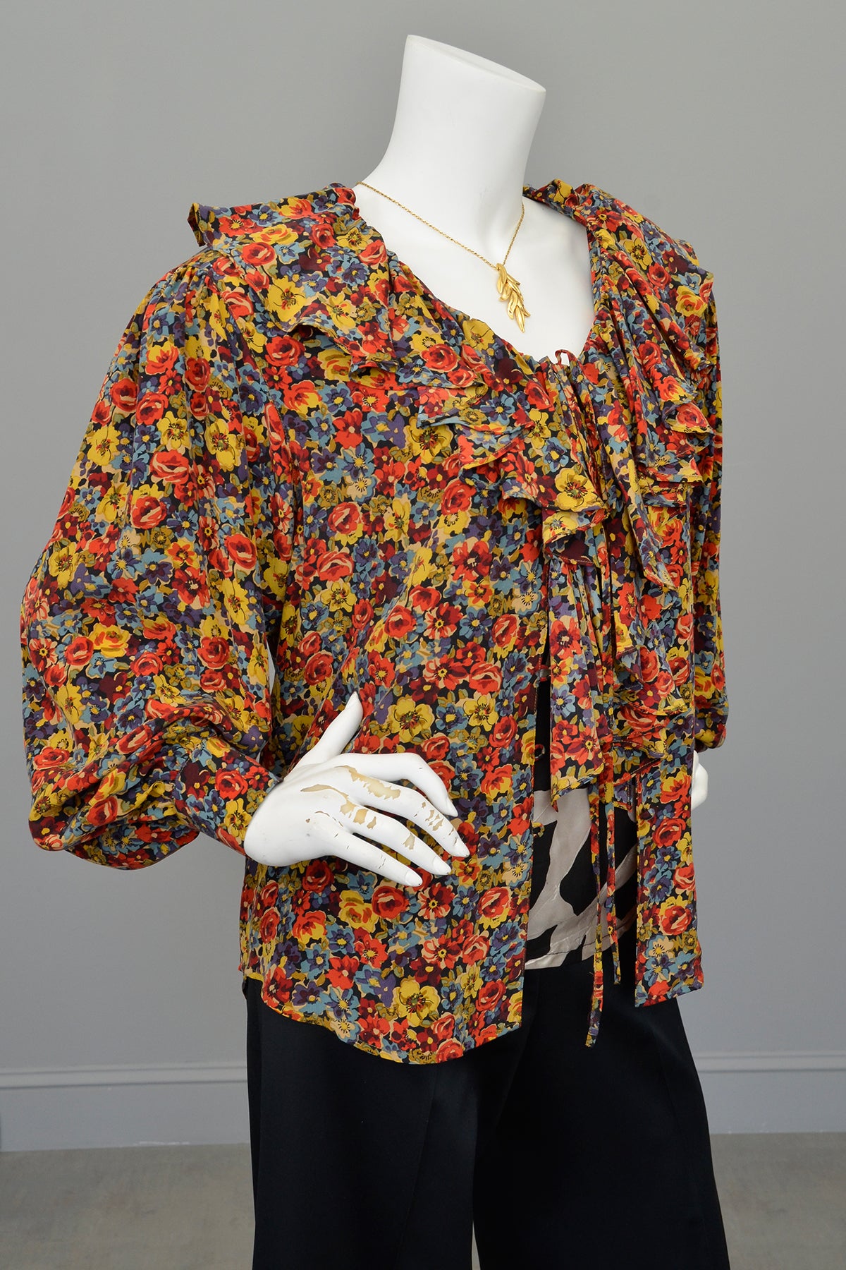 Vintage Floral Print Silk Balloon Sleeve Ruffle Blouse | VintageVirtuosa