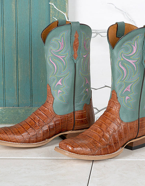 Crossroads Outfitters - Boots, Clothing 