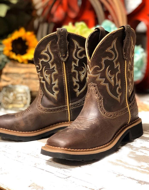 Crossroads Outfitters - Boots, Clothing 