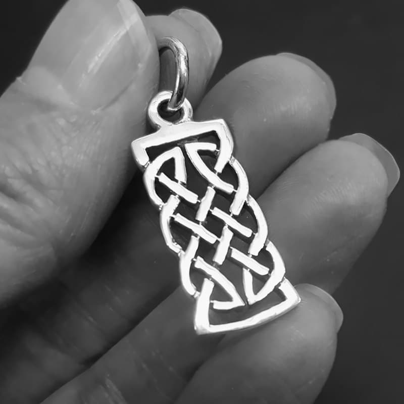 Celtic Necklace Oblong 1024x ?v=1637697454