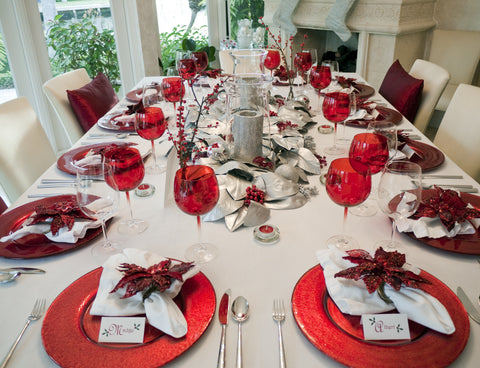 Exotic Valentine's Day Tablescape Ideas For a Romantic Dinner at Home ...