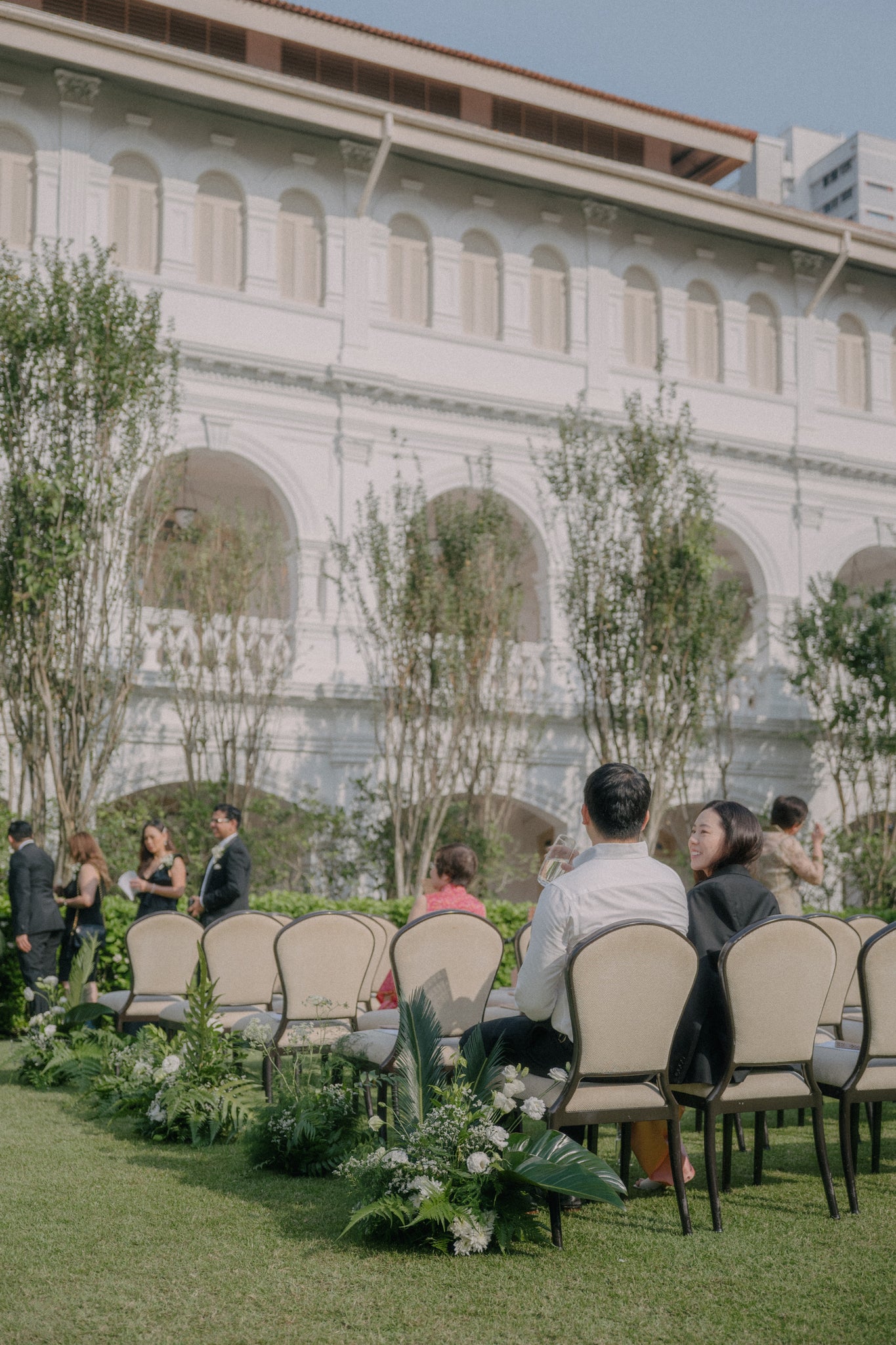 botanical tropical aisle arrangement for green wedding solemnisation at raffles hotel singapore 09