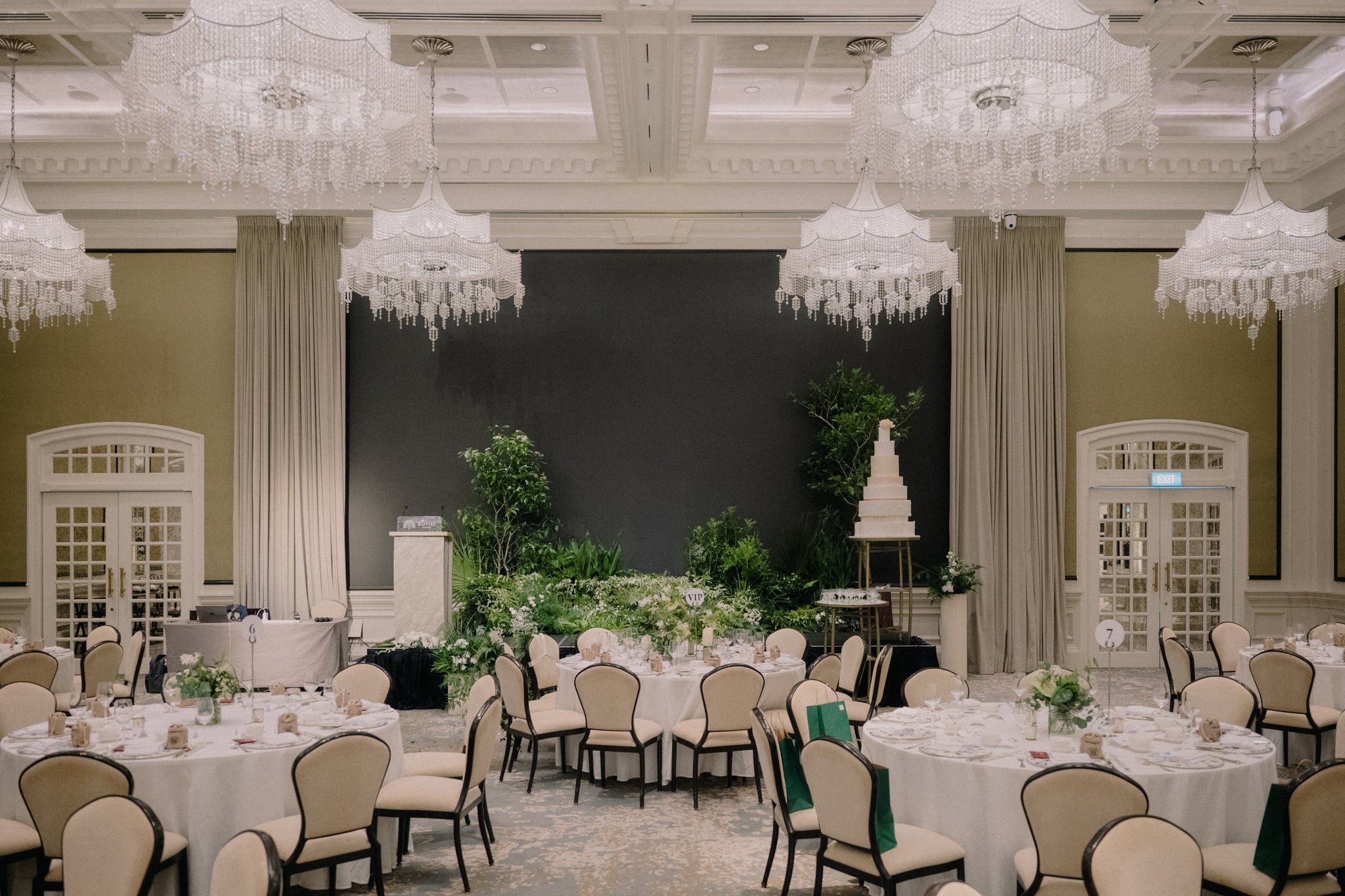 botanical tropical backdrop for green wedding lunch reception at raffles hotel singapore 11