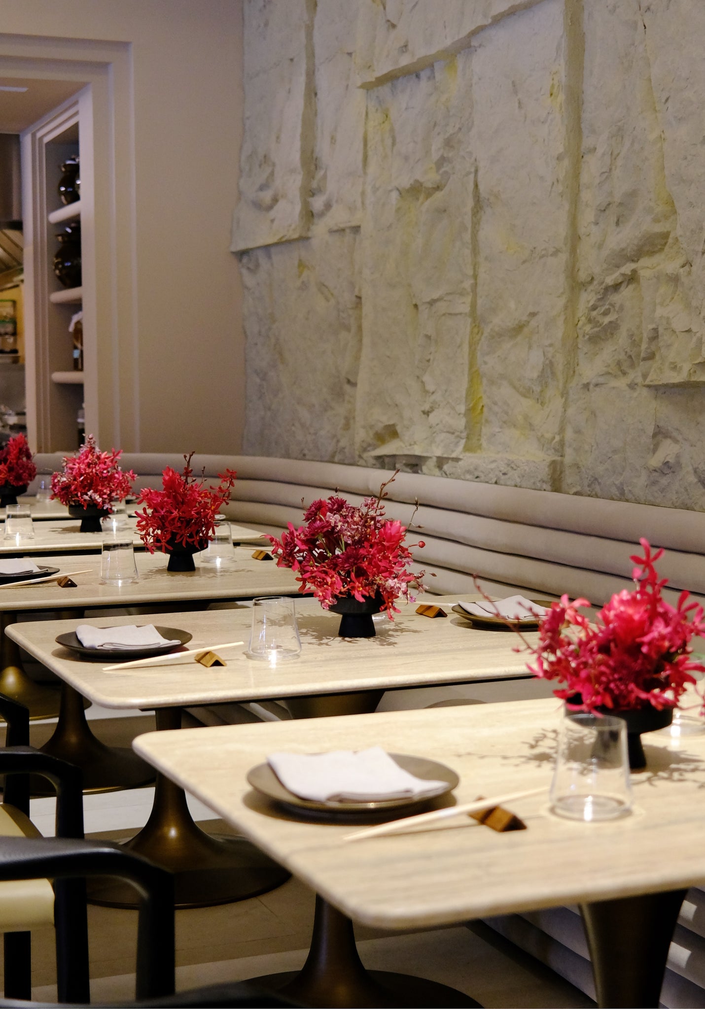 Botanical Floral Ikebana Table Arrangements At Fiz Restaurant 01